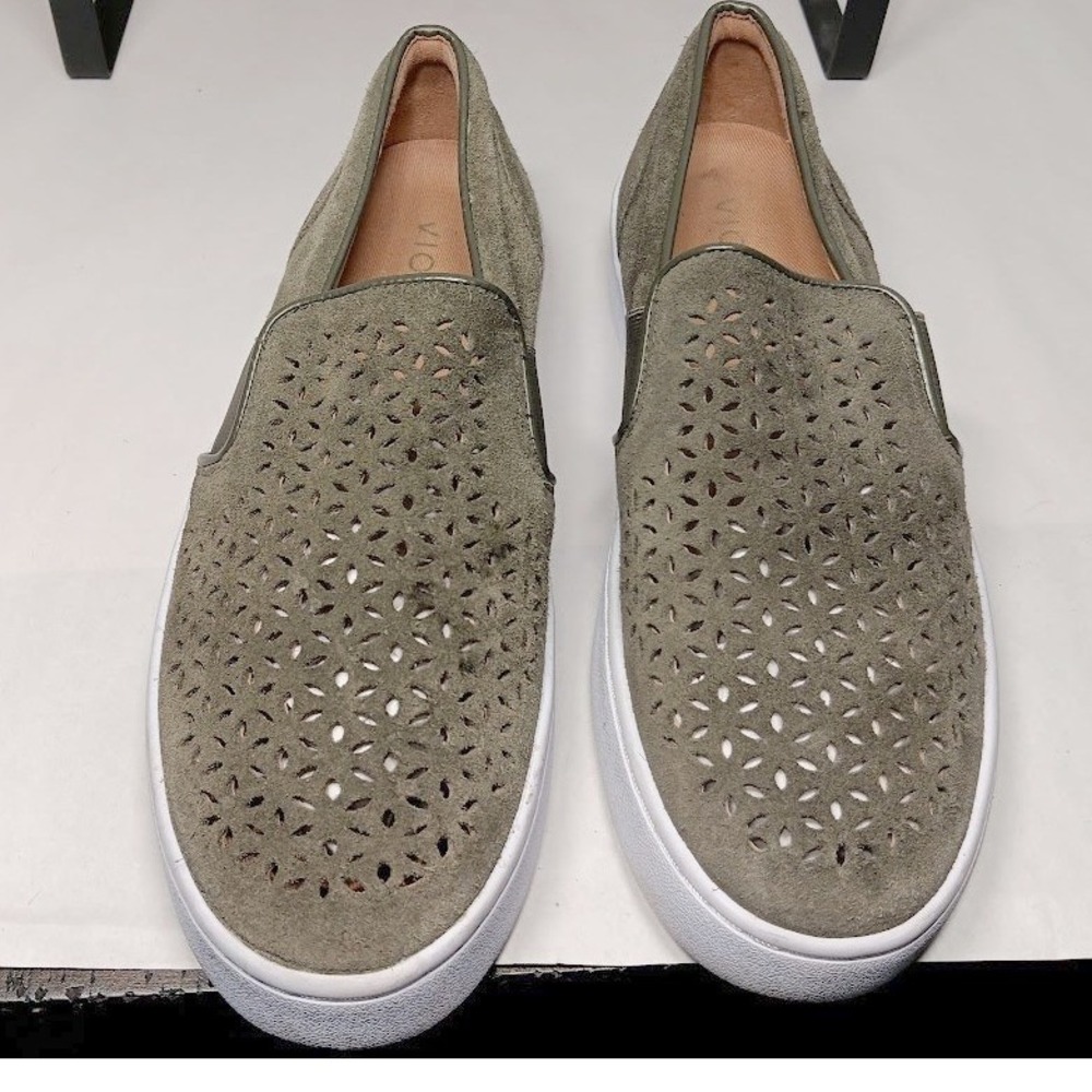 Vionic Slip On Sneakers Kani Womens 9 Olive Green Suede Perforated Floral Good - Picture 4 of 11